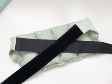 Load image into Gallery viewer, Jasmine Hands-Free Heat Pack