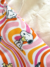 Load image into Gallery viewer, Swirly Snoopy Heat Pack

