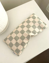 Load image into Gallery viewer, Green Checkerboard Heat Pack - Special Edition
